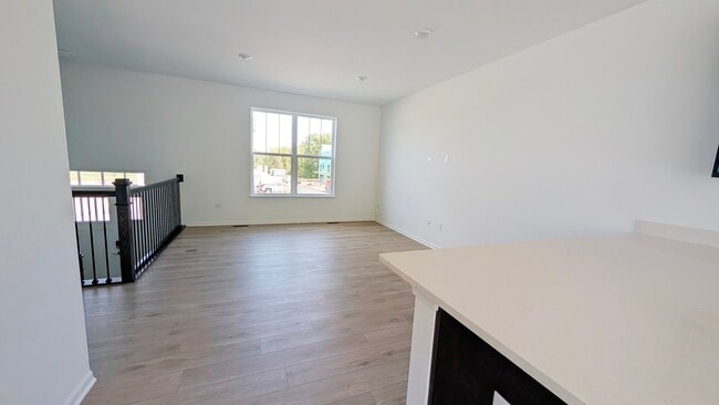 Photo - 527 Red Oak Cir