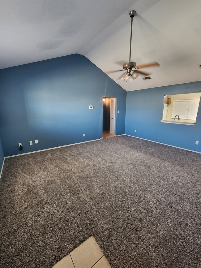 Photo - 3 bed 2 bath home, 1 car garage