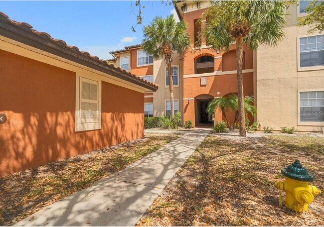 Building Photo - 5572 Metrowest Blvd Unit 11 Rental