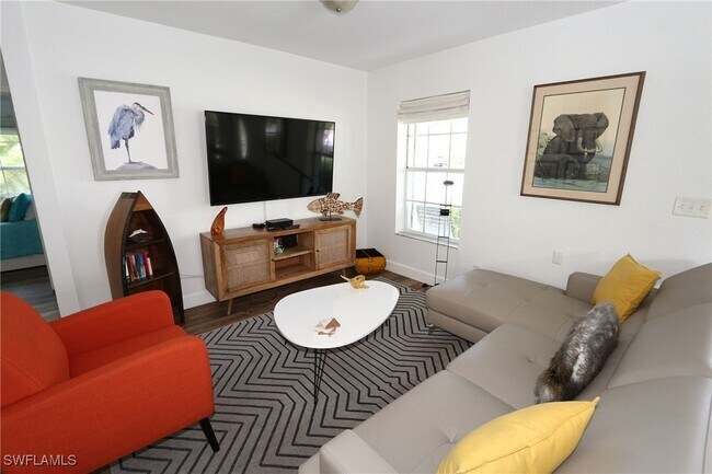 Photo - 714 11th St N