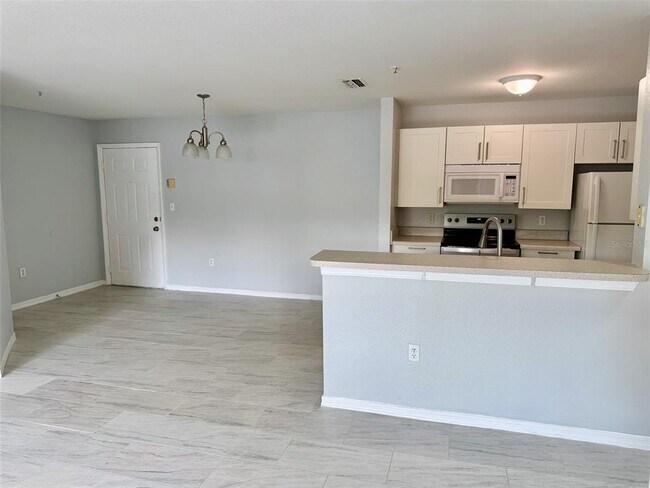 Photo - 5475 Vineland Rd Unit 8113
