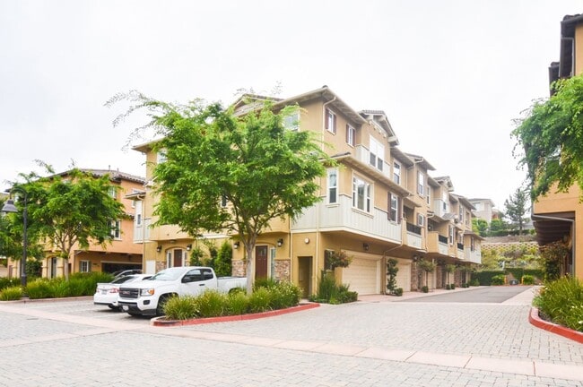 Building Photo - 3bedroom 3 bath home in the Solaire Commun...