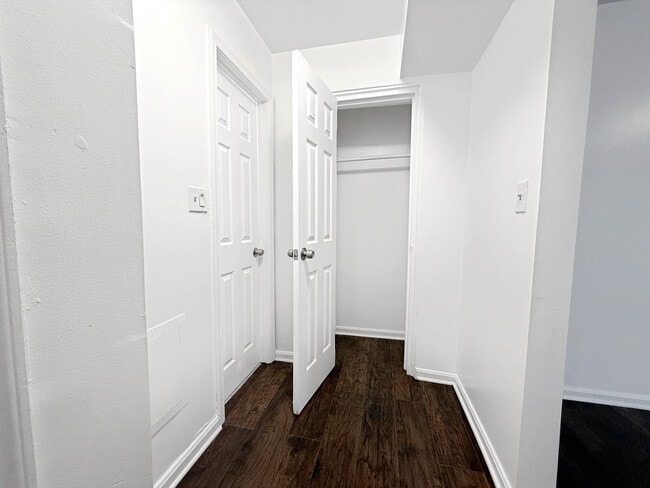 Building Photo - 506 Eastern Ave NE Unit 102