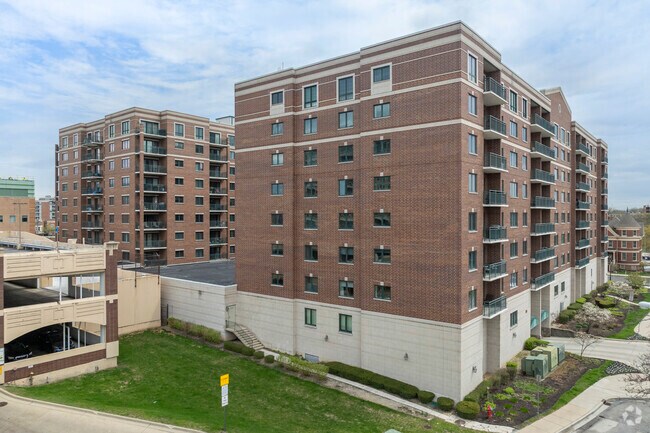 Photo - Library Courte Condominiums