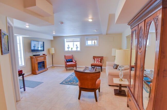 Living room - 6225 Robinwood Rd Unit In-Law-Suite