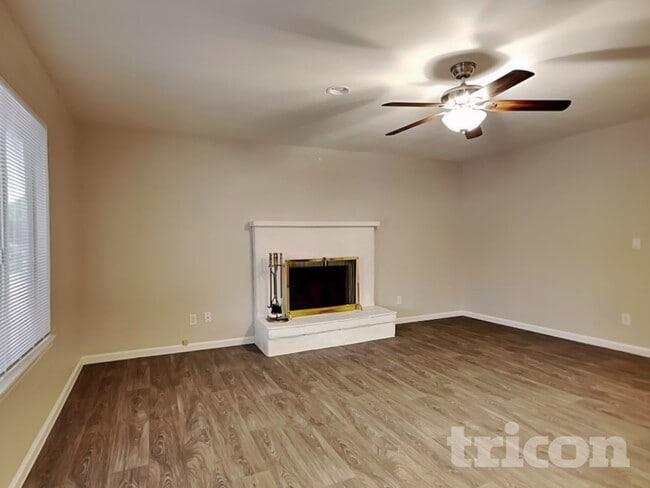 Photo - 1675 Van Petten St