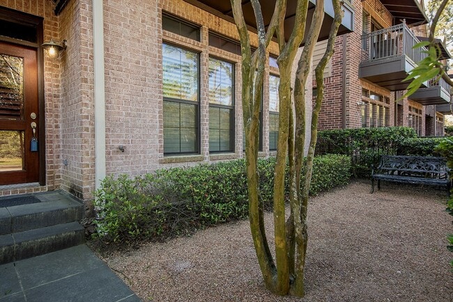 Building Photo - 12 Riva Row Rental
