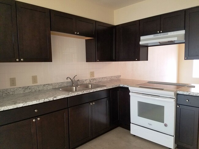 Building Photo - Walnut Ave - Triplex Unit 3 Rental