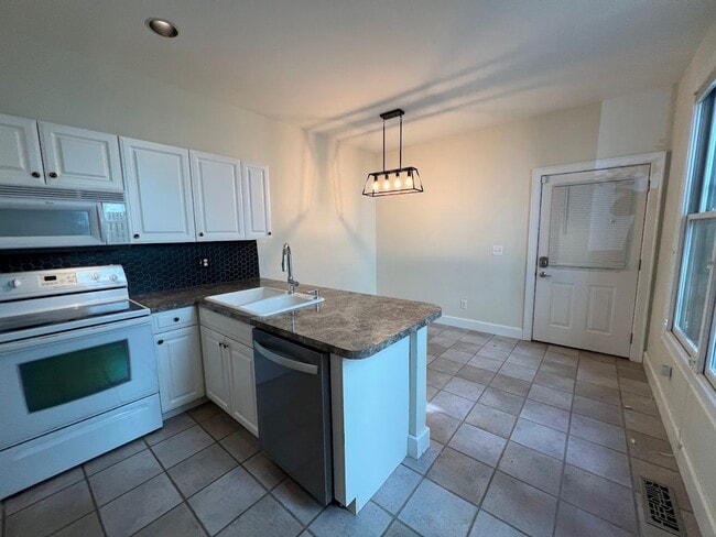 Photo - 22 Van Buren St