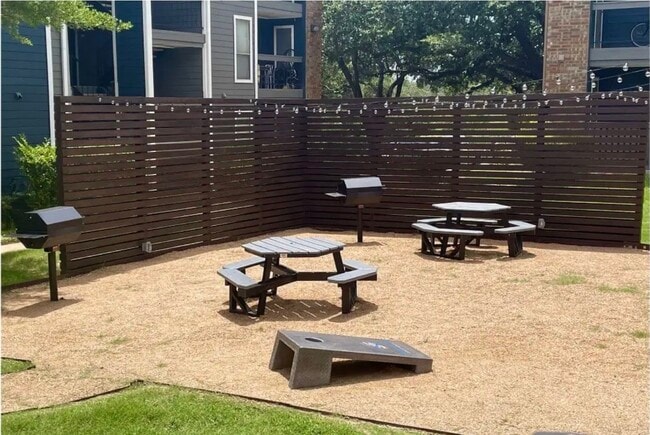 Building Photo - 2170 Thousand Oaks Dr Unit 0422Q