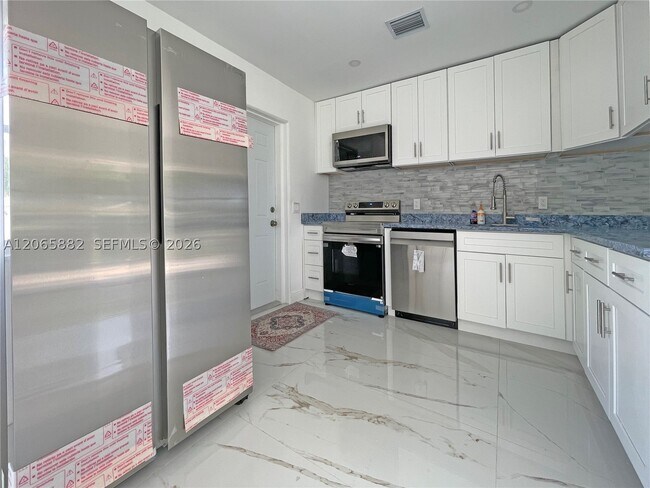 Photo - 1606 NW 12th Ct