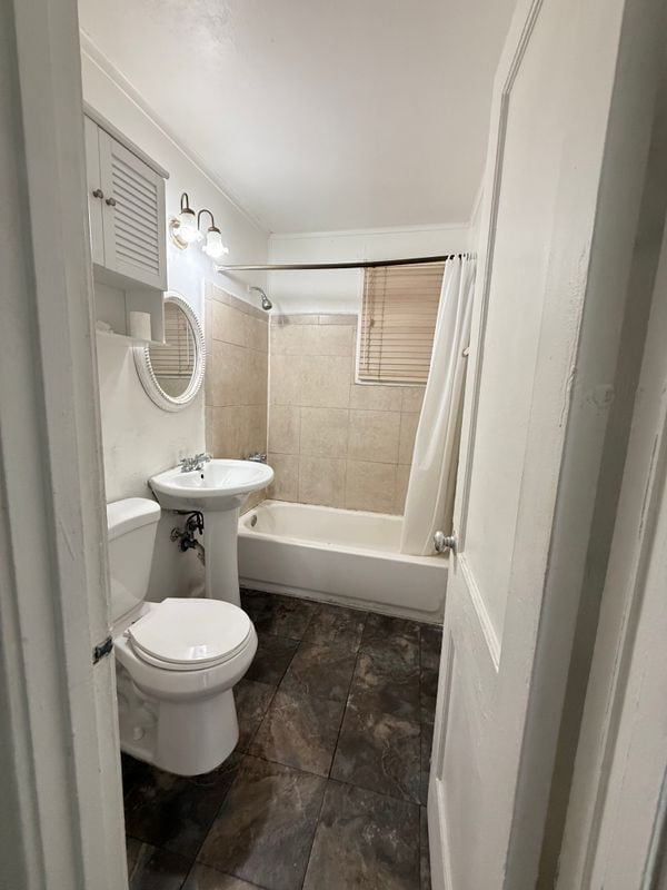 Photo - 716 W 5th St