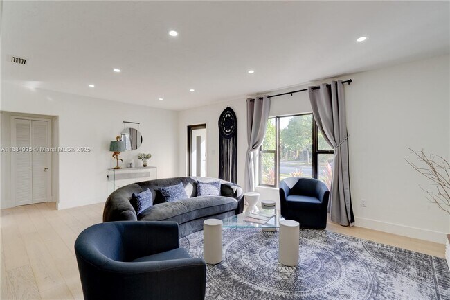 Photo - 347 NE 110th St