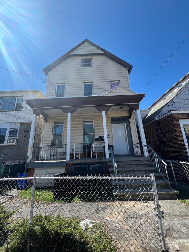 Building Photo - 223 Cator Ave Unit 3