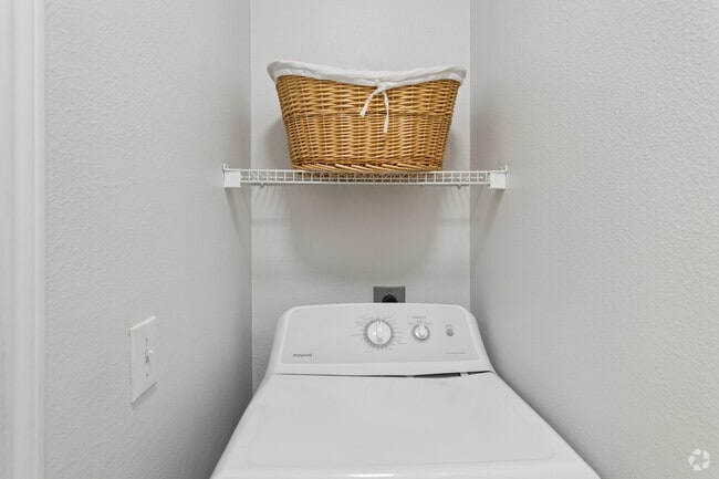 4BR, 4BA - 1,232SF - Laundry