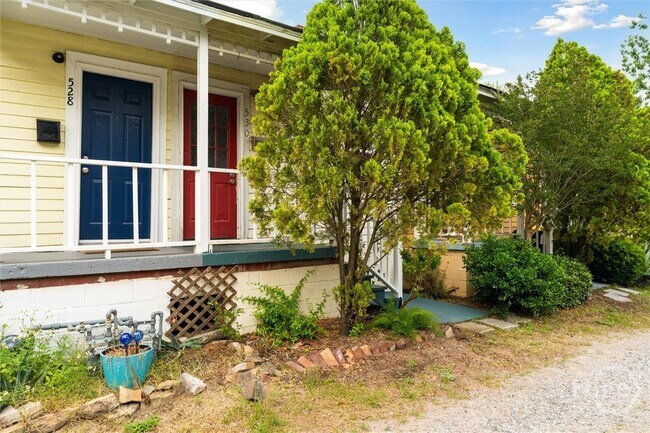Photo - 530 E Gordon Ln