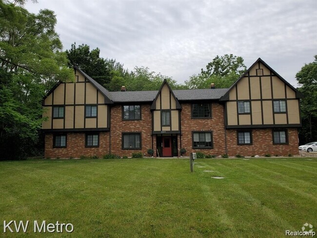 Building Photo - 2049 Duck Lake Rd N Rental