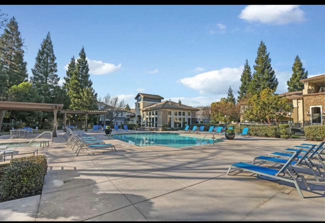 Photo - 701 Gibson Dr
