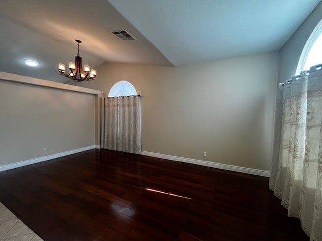 Photo - Stylish & Solar-Powered 5-Bed Gem with Vau...