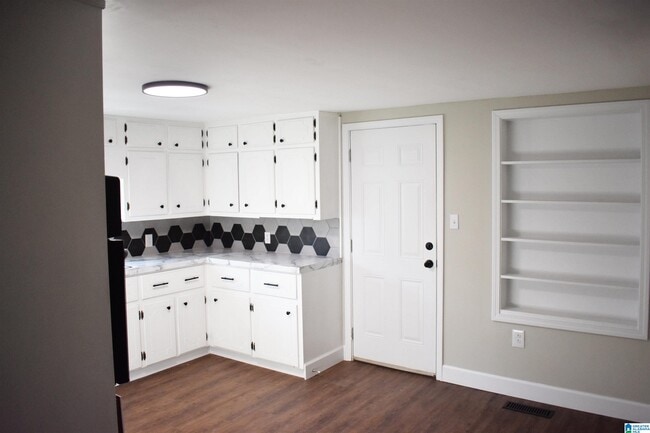 Photo - 144 2nd St NW