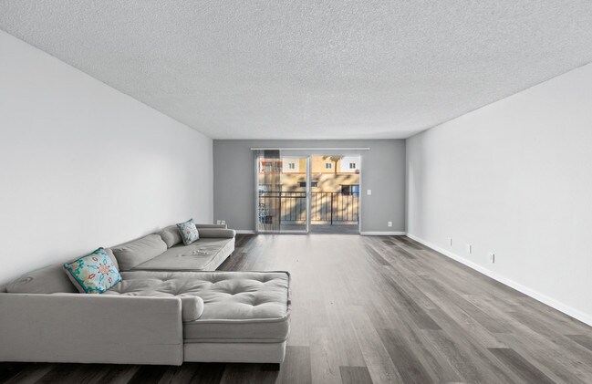 Photo - 7500 Mason Ave Apartamentos Unidad 102