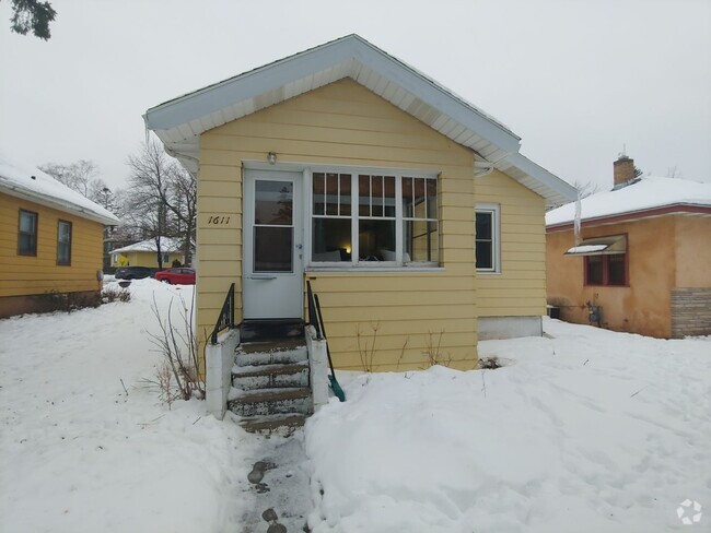 Building Photo - AVAILABLE FEBRUARY 1ST - 2 BED 1 BATH NEAR... Rental