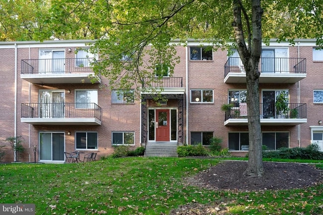 Photo - 10684 Weymouth St Unidad 103