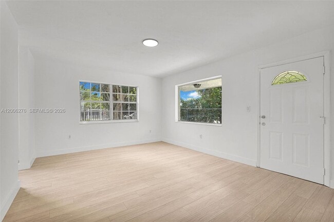 Photo - 153 NW 42nd St Unidad 1