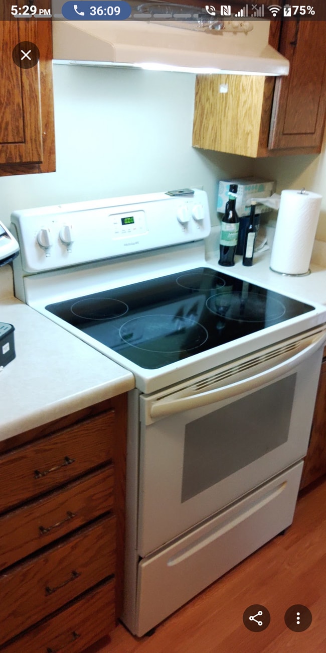 Photo - 1180 Highland Ave W