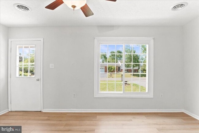 Photo - 102 Linwood Ct