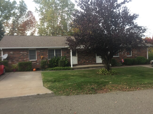 Front view (right unit) - 1456 Nicholson St Casa Adosada