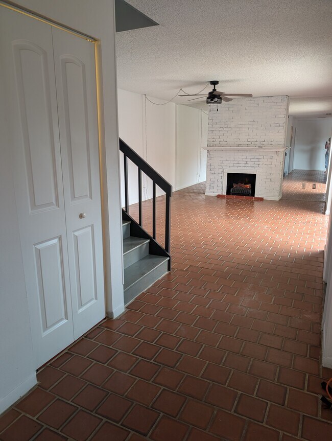 Building Photo - 1713 Park Meadows Dr