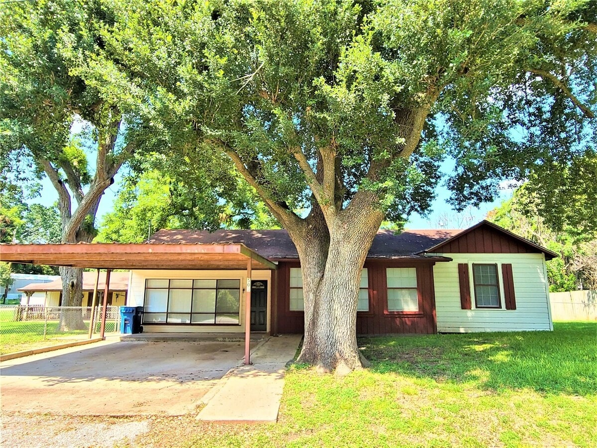 Photo - 503 Riveredge Dr