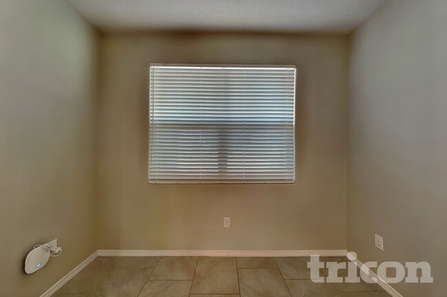 2123 Solitaire St NE