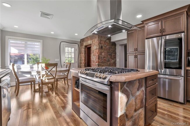 Photo - 245 Townline Rd
