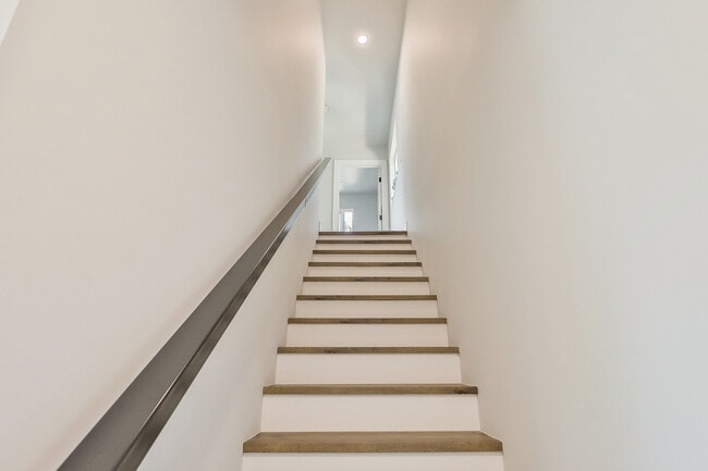 Photo - 7702 Mason Ave