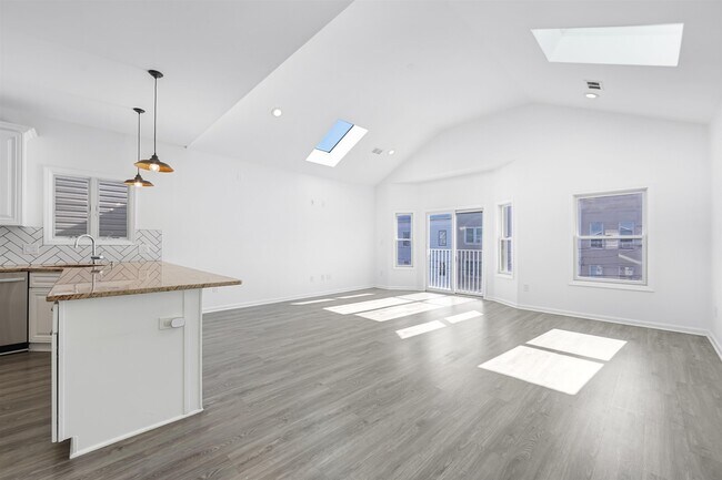 Photo - 62 Hutton St Unit 2