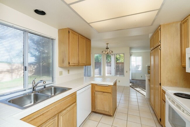 2174 Shadetree Ln