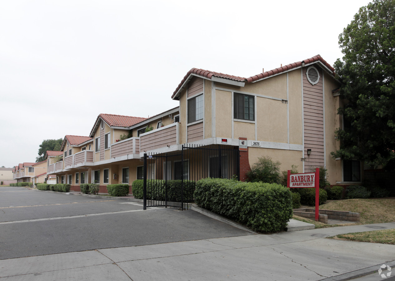 Banbury Apartments - Banbury Apartments