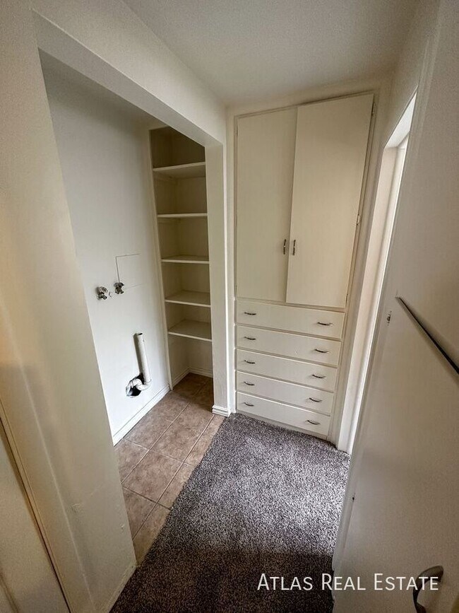 Photo - 1365 Emery St W Unit B3