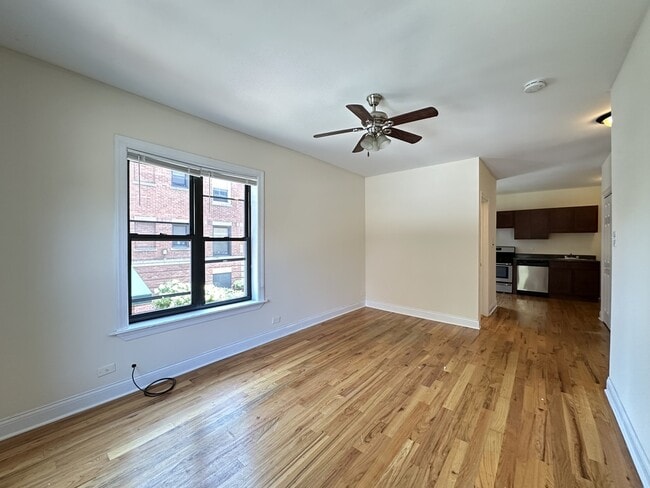 Building Photo - 3525 N Sheffield Ave Unit J05P