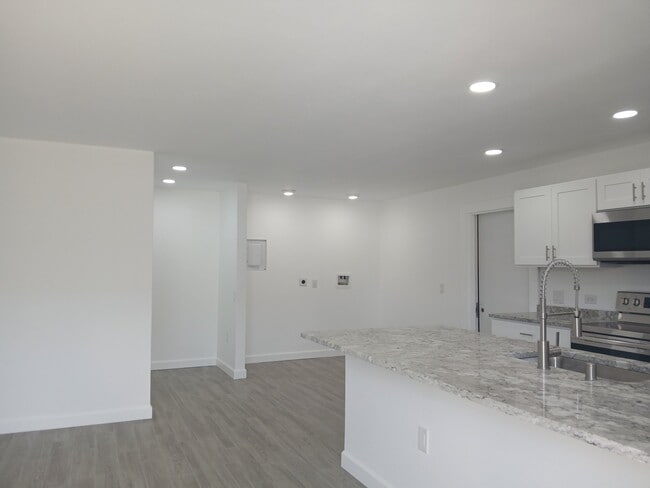 309 Shore Rd Unidad C