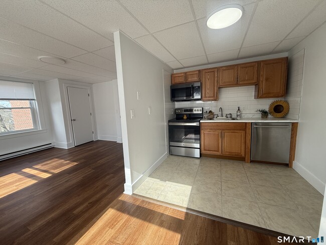 Building Photo - 156 Garfield Ave