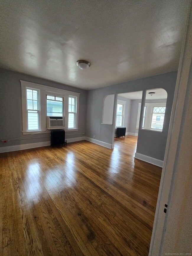 Building Photo - 33 Prescott St Unit 2