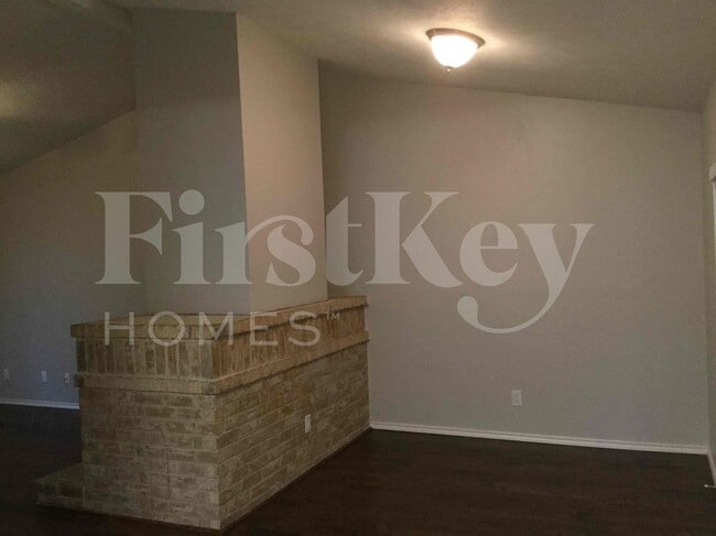 Photo - 717 Redbud Dr