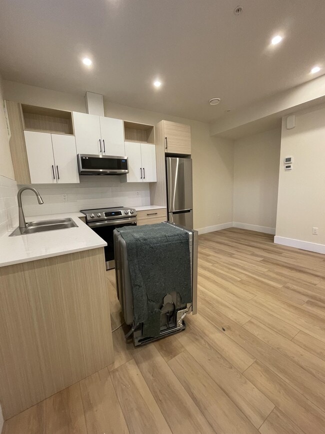 Building Photo - 8717-8110 110 St NW Unit BSMT