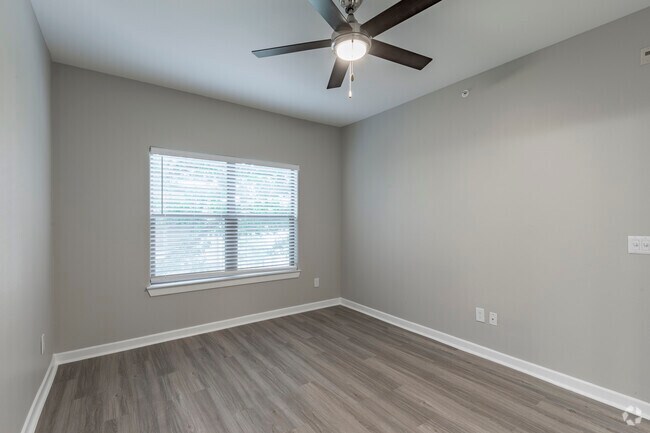 1BR, 1BA - 690SF