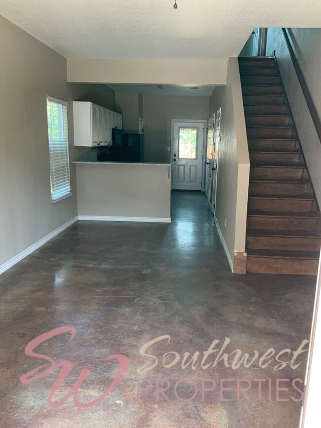 Photo - Stylish 2 Bedroom Townhouse | End Unit! | Walk to Campus Unidad 101