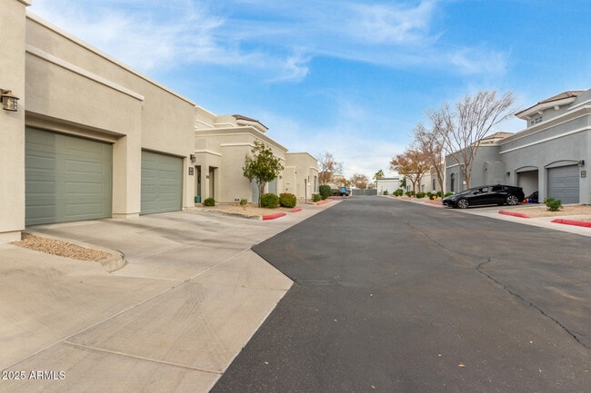 Photo - 295 N Rural Rd