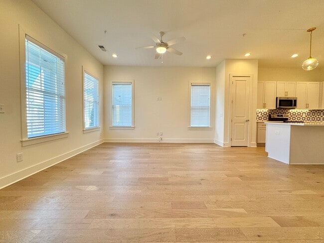 Photo - 3 Bedroom, 2.5 Bathroom Home w/ 2 Car Garage in Downtown Franklin